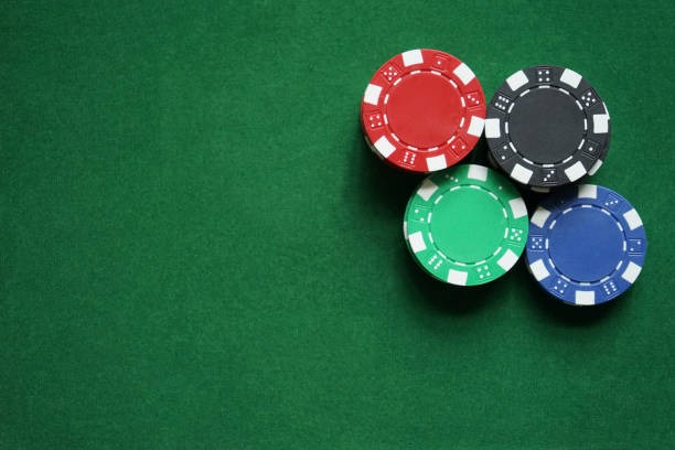 agen nalo Lightning Dice dealer rolling three dice with live multiplier board visible